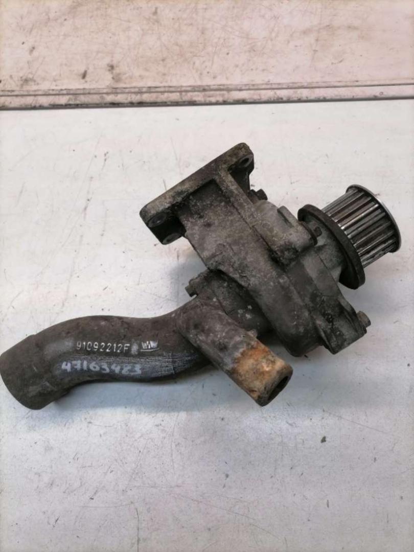 насос антифриза дополнительный Chrysler Grand Voyager 4 поколение 2004, 2.5 л., дизель, МКПП, минивэн, 910922212F - фото №1