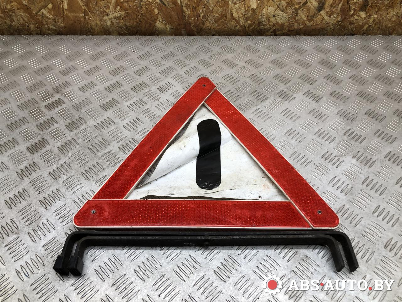 знак аварийной остановки Ford Mondeo 2 поколение 2000, 1.8 л., бензин, K23638 - фото №1