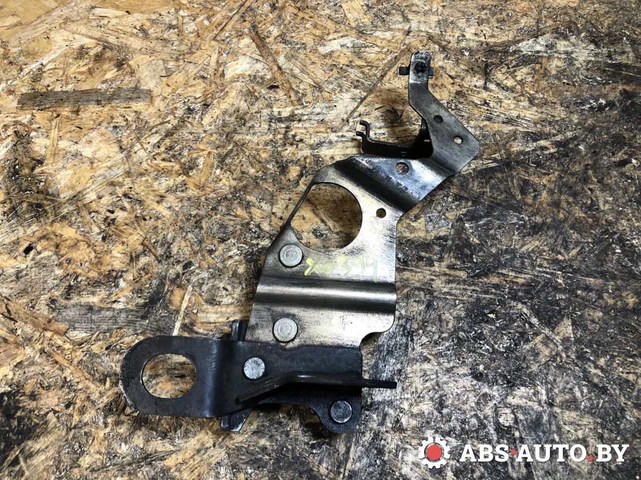 кронштейн (крепление) Ford Mondeo 2 поколение 1998, 1.8 л., дизель, 97FF9180BA, 93FF6K785BB - фото №1