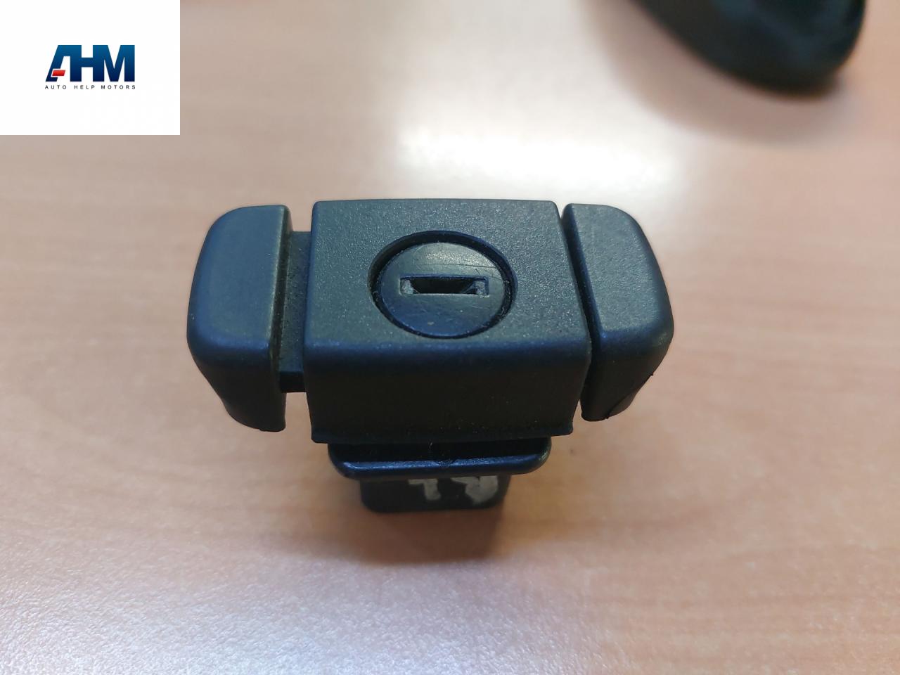 замок бардачка Mercedes-Benz Actros 2 поколение (MP2) 2008, синий, грузовик, A0008404185 - фото №1