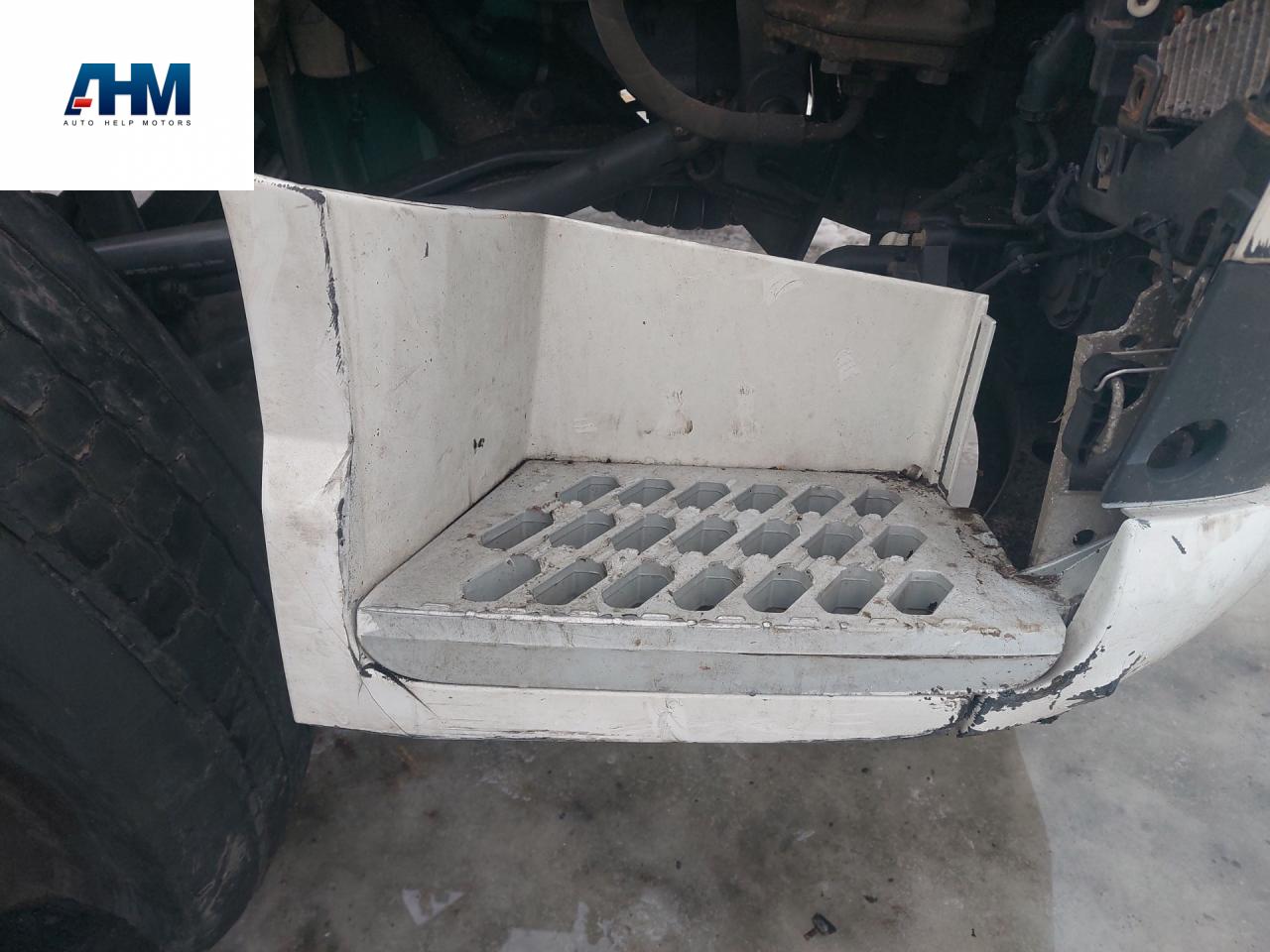 Подножка кабины Volvo FH 3 поколение 2014, АКПП, белый, правый руль, 21344649, 82859306, 21392187 - фото №1