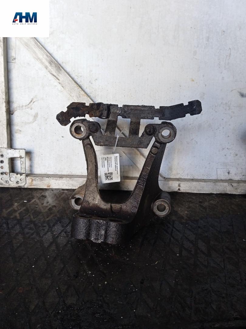 кронштейн двигателя Mercedes-Benz Actros 4 поколение (MP4) 2014, 12.8 л., OM 471.900, дизель, белый, правый руль, A4712232004, A4712232604 - фото №1