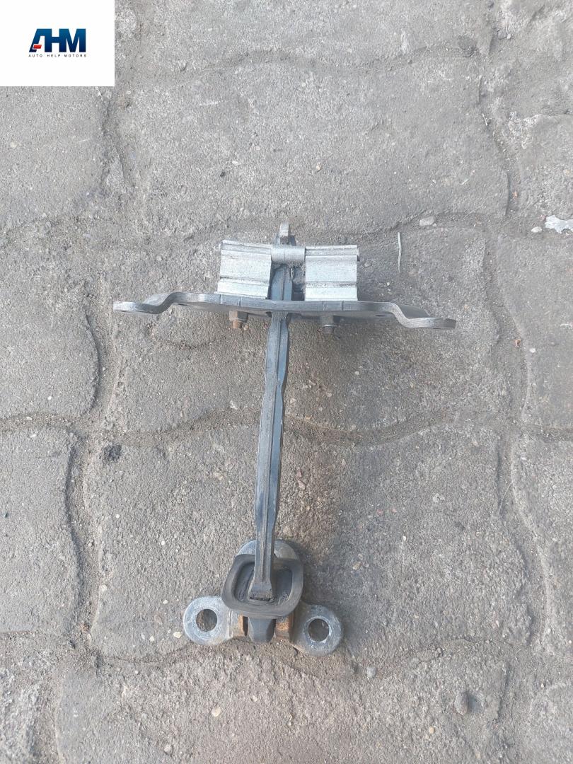 ограничитель открывания двери Volvo FH 3 поколение 2014, АКПП, белый, правый руль, 82859279 - фото №1