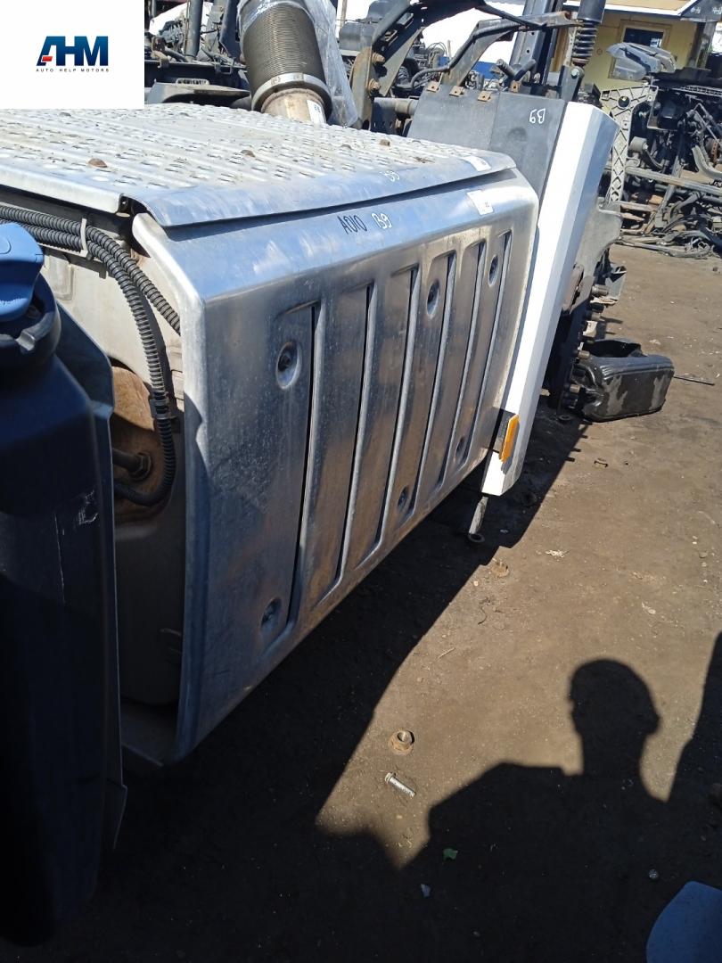 тепловой экран глушителя Mercedes-Benz Actros 4 поколение (MP4) 2014, 12.8 л., OM 471.900, дизель, белый, правый руль, A9604922730, A9614922688 - фото №1