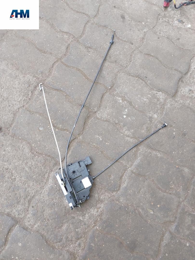 замок двери Mercedes-Benz Actros 4 поколение (MP4) 2015, 12.8 л., OM 471.900, дизель, белый, правый руль, A9607230101 - фото №1