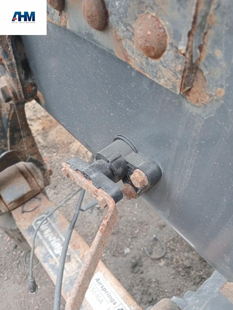 датчик дорожного просвета задний Scania R 3 поколение 2013, 12.7 л., DC 13.111, дизель, МКПП, белый, правый руль, 1889797 - фото №1