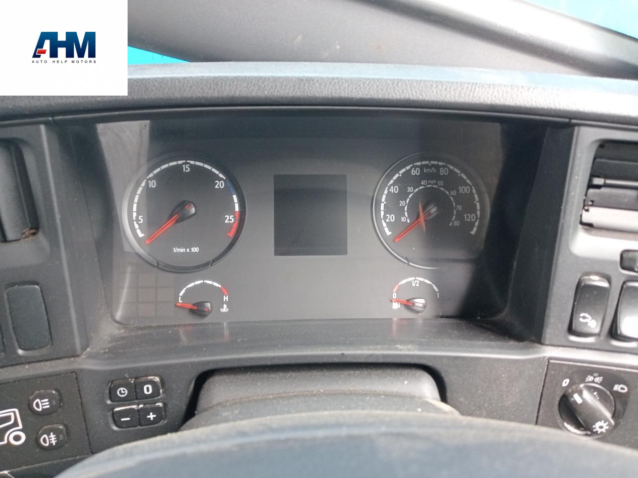 щиток приборов (приборная панель) Scania R 3 поколение 2013, 12.7 л., DC 13.111, дизель, МКПП, белый, правый руль, 2627463, 2491741, 2430955, 2286662, 2311533, 2303231, 2195595, 2061582, 2052209, 2020195, 1929123, 1919013 - фото №1