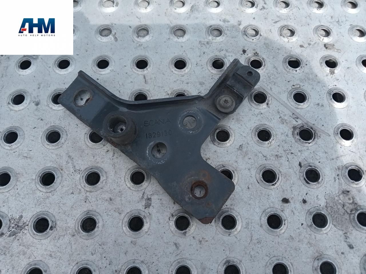 кронштейн (крепление) Scania R 3 поколение 2013, 12.7 л., DC 13.111, дизель, МКПП, белый, правый руль, 2201723, 1829130, 1790012, 1927818 - фото №1