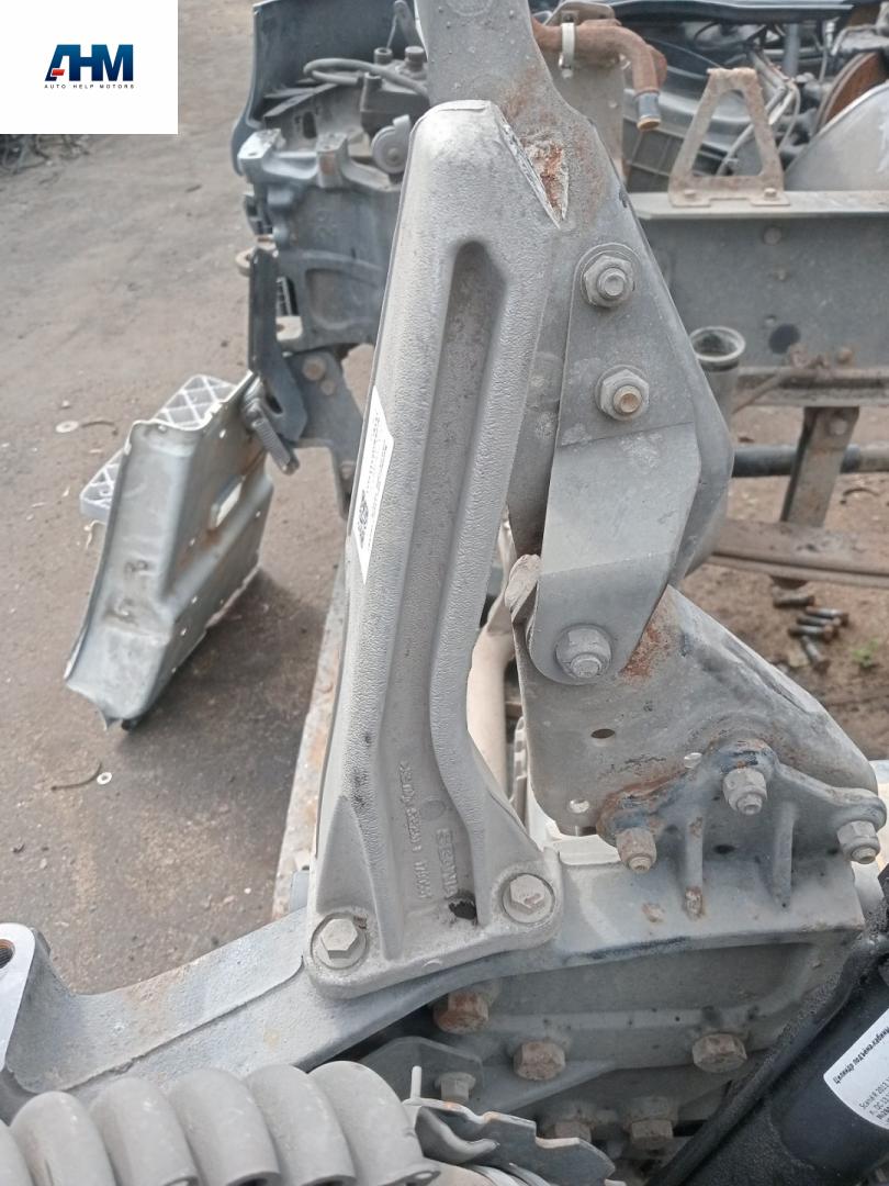 кронштейн радиатора Scania R 3 поколение 2013, 12.7 л., DC 13.111, дизель, МКПП, белый, правый руль, 1790531 - фото №1