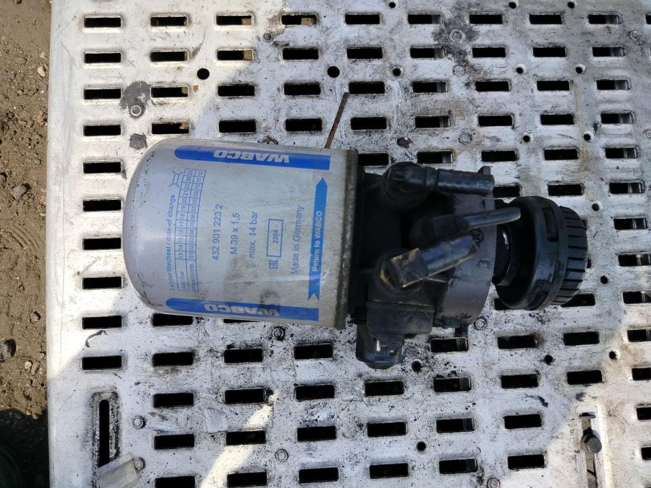 Осушитель воздуха / влагоотделитель MAN TGX 1 поколение 2017, 12.4 л., D 2676 LF 51, дизель, АКПП, белый, правый руль, 81521026370, 81521026218, K017711, 81521026410, LA8543, K152875N50, LA8585 - фото №1