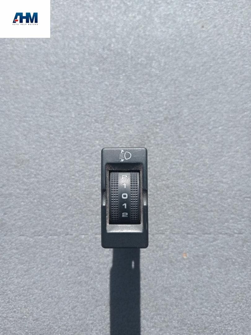 кнопка корректора фар MAN TGS 1 поколение 2017, 12.4 л., D 2676 LF 51, дизель, АКПП, белый, правый руль - фото №1