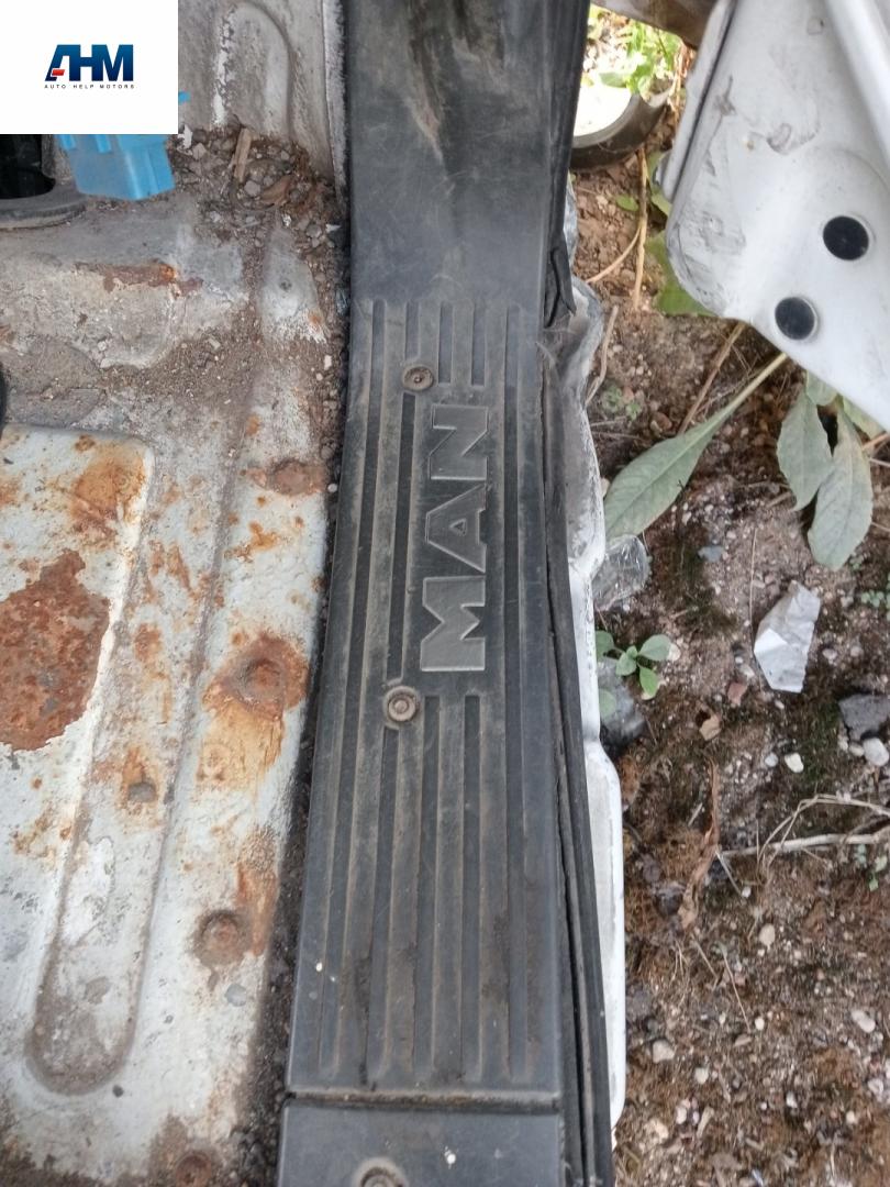 молдинг (накладка кузовная) MAN TGS 1 поколение 2017, 12.4 л., D 2676 LF 51, дизель, АКПП, белый, правый руль, 81615105260 - фото №1