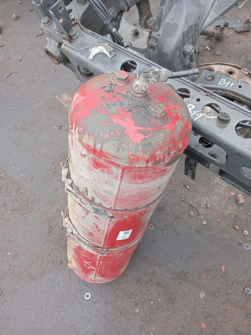 Пневморесивер Volvo FH 3 поколение 2013, 12.8 л., D13C460, дизель, АКПП, красный, правый руль, 21253482 - фото №1