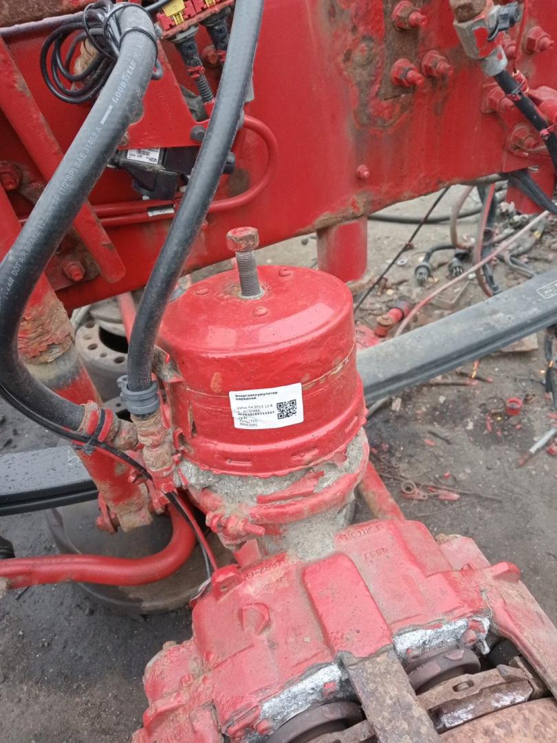 энергоаккумулятор Volvo FH 3 поколение 2013, 12.8 л., D13C460, дизель, АКПП, красный, правый руль, 21752715, 85013591 - фото №1