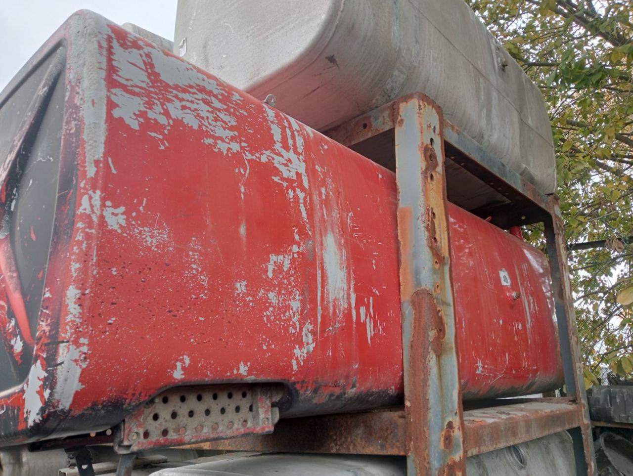 бак топливный MAN TGA 1 поколение 2008, 81122015608, 81122015600, 81122016261, 81122015650 - фото №1