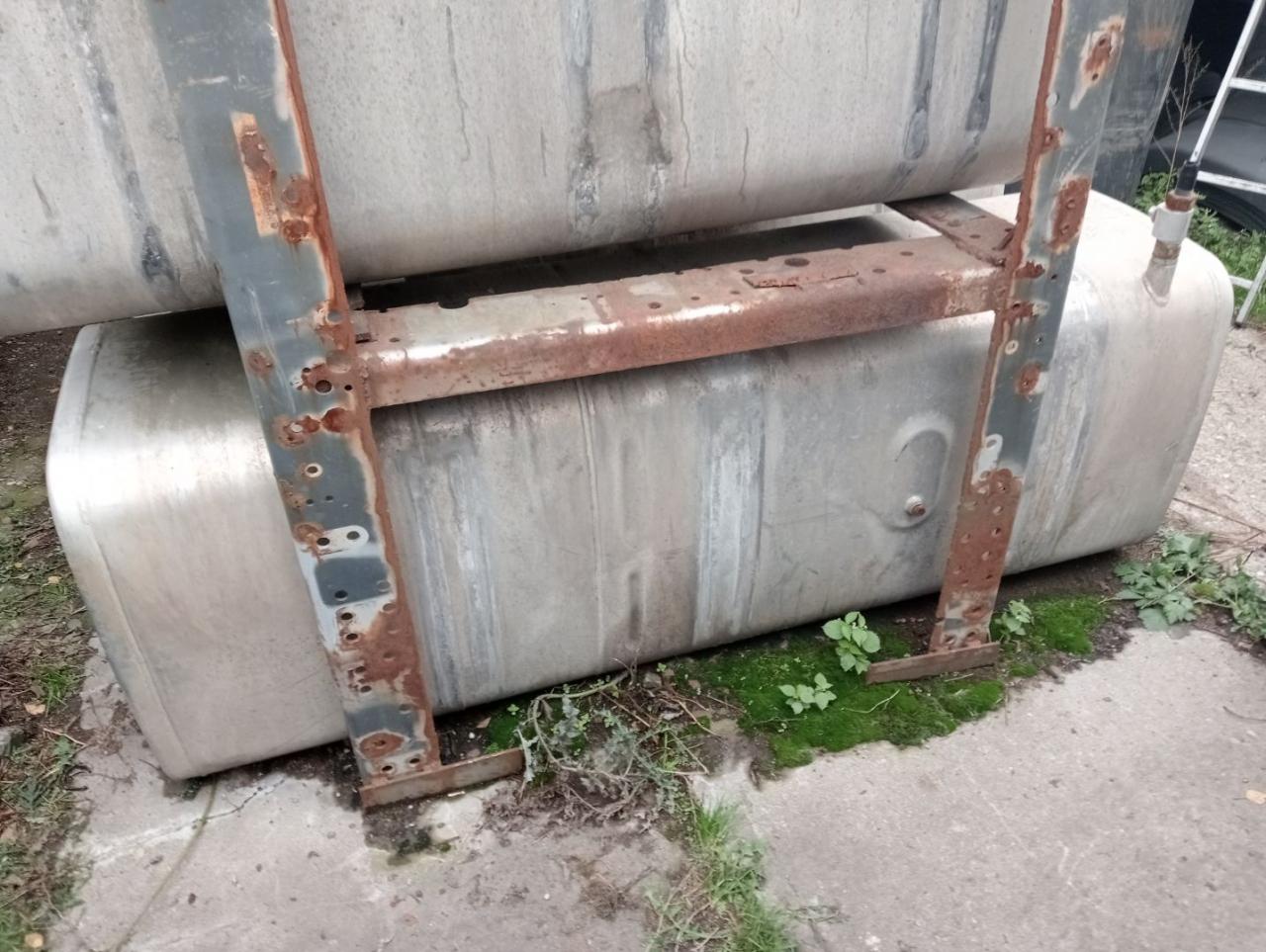 бак топливный MAN TGA 1 поколение 2008, 81122015669, 81122015617 - фото №1