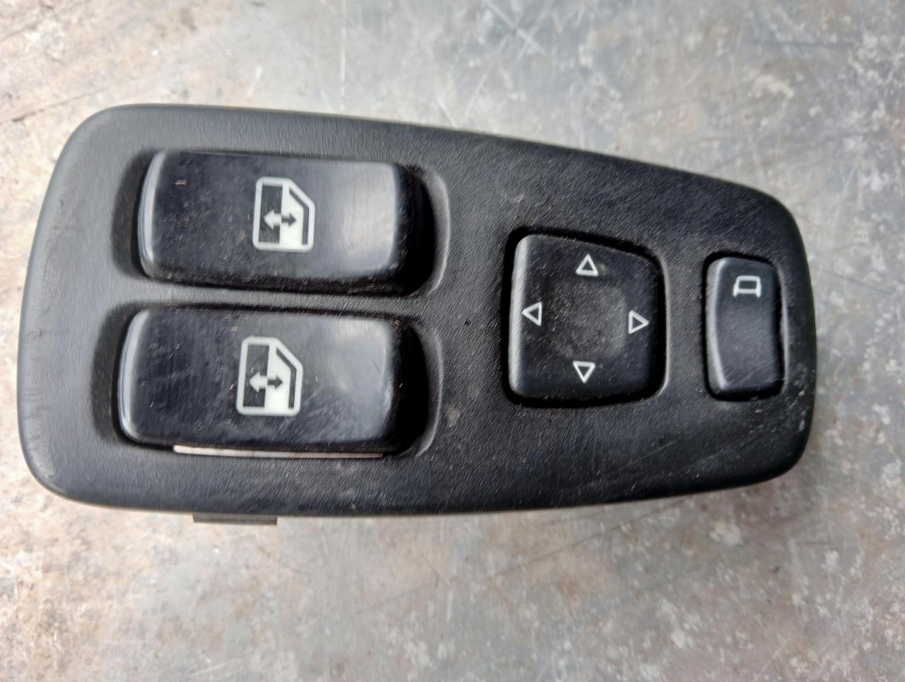 блок управления стеклоподъемниками Scania R 3 поколение 2012, 11.7 л., HPi, DC 12.15, дизель, АКПП, белый, правый руль, 1445793 - фото №1