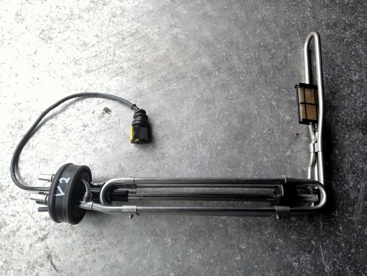 заборник реагента AdBlue Volvo FH 3 поколение 2014, АКПП, белый, правый руль, 21232204, 22203920 - фото №1