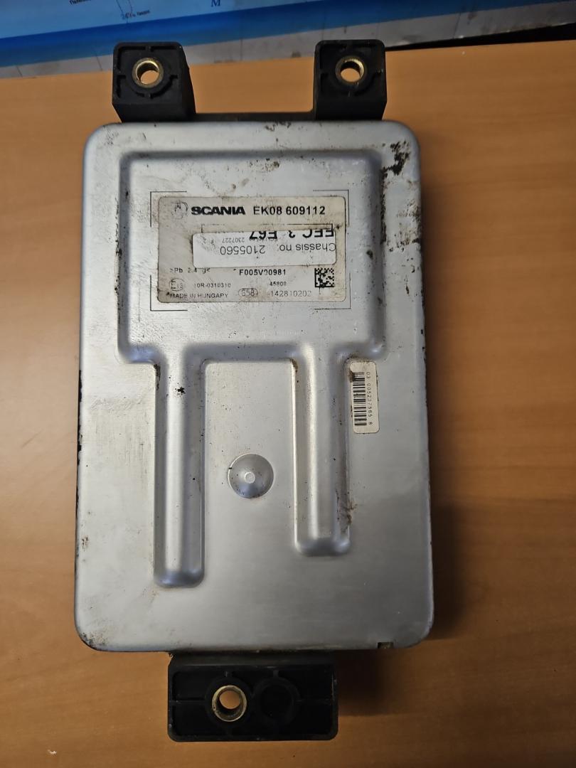 блок управления AdBlue Scania R 3 поколение 2014, 12.7 л., DC 13.124, дизель, АКПП, белый, правый руль, 2469934, 2307227, 2377683, 2272388, 2436635, 1918851, 2285982, 2273645, 2300007, 2168594, 2165800, 2250463, 2024091, 2024090, 1925609, 2112479, 2092030, 2062082, 2058730, 2257873 - фото №1