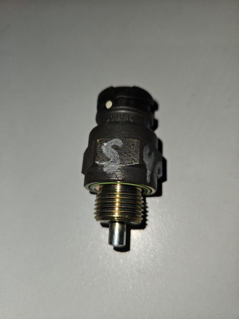 датчик заднего хода (лягушка) Scania G 2 поколение 2010, 12.7 л., DC 13.05, дизель, красный, грузовик, 1743181, 5592701 - фото №1