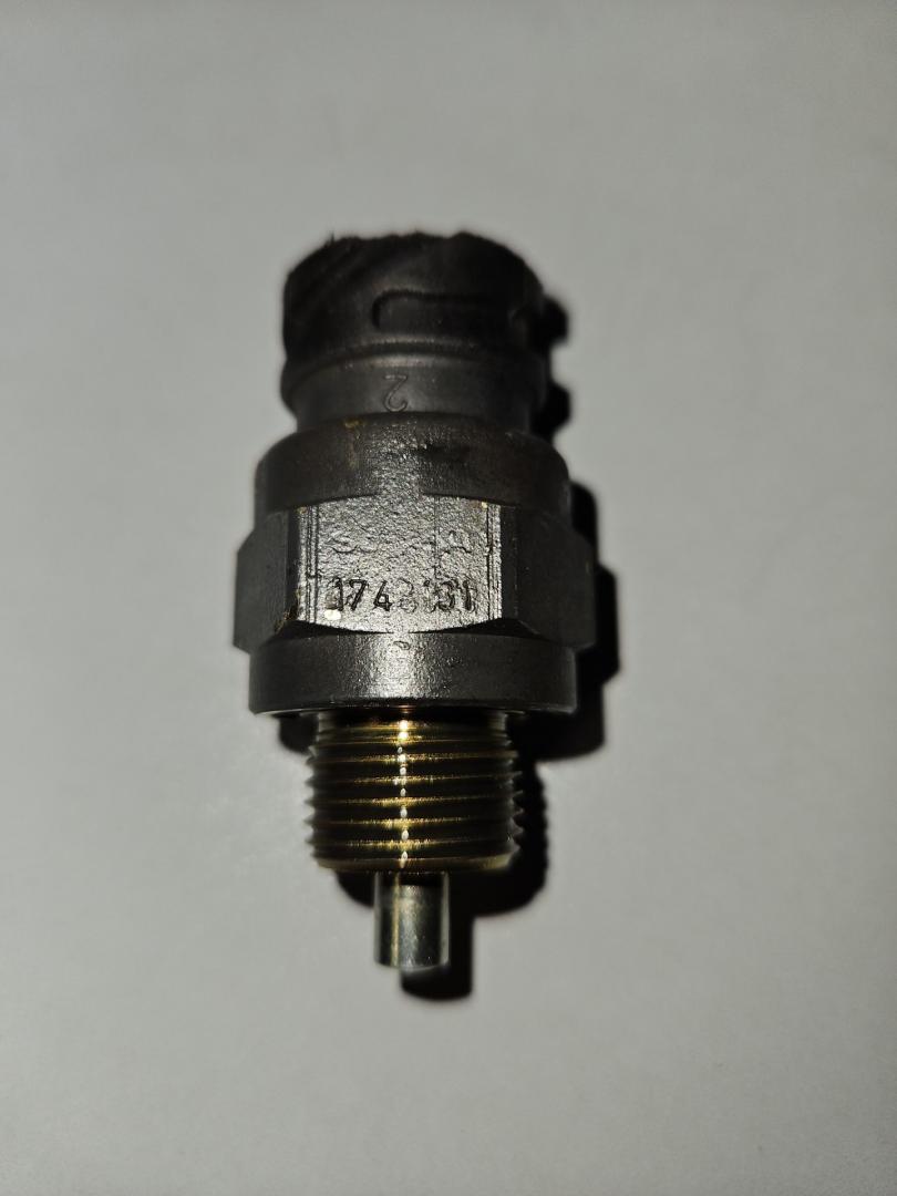 датчик заднего хода (лягушка) Scania G 2 поколение 2010, 12.7 л., DC 13.05, дизель, красный, грузовик, 1743181, 5592701 - фото №1