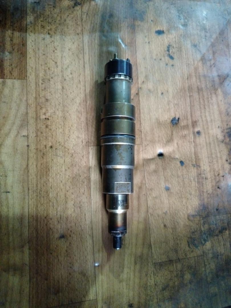 форсунка Scania R 3 поколение 2014, 12.7 л., DC 13.124, дизель, АКПП, белый, правый руль, 2057401, 574423 - фото №1