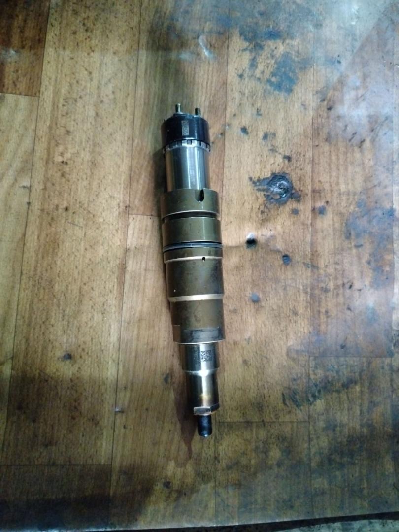 форсунка Scania R 3 поколение 2014, 12.7 л., DC 13.124, дизель, АКПП, белый, правый руль, 2057401, 574423 - фото №1