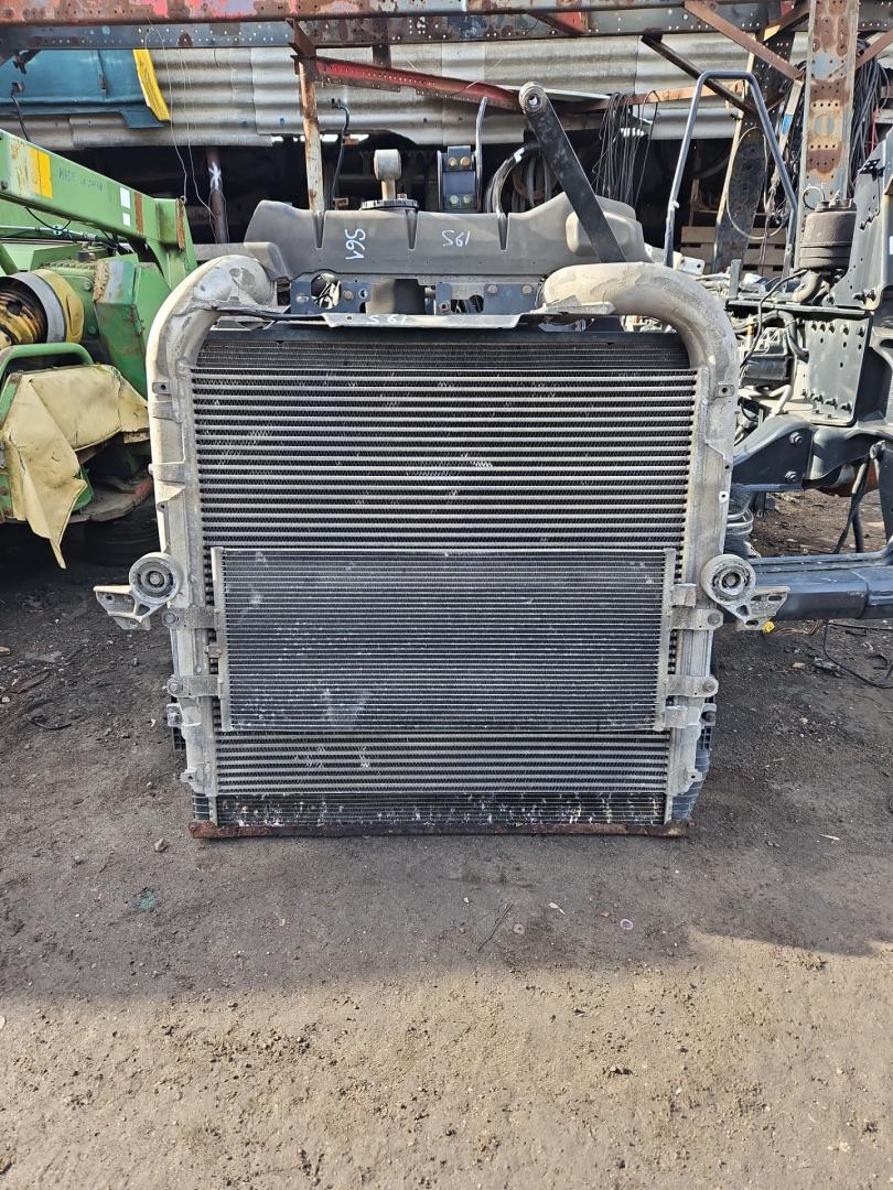 кассета радиаторов Scania G 2 поколение 2013, 12.7 л., DC 13.112, дизель, красный, правый руль, 1851542, 1942827, 2070728, 1921742, 1921743, 1902444, 1741217 - фото №1