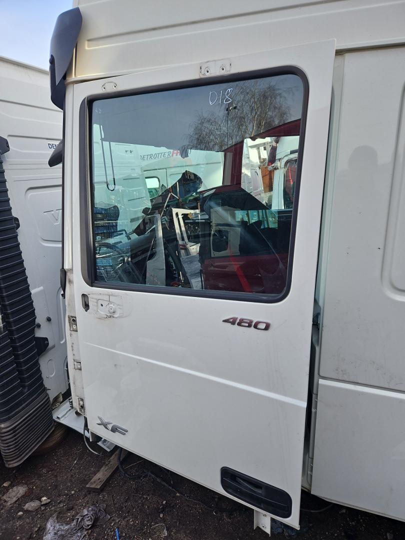 дверь задняя левая DAF XF 106 1 поколение 2019, MX-13, АКПП, белый, правый руль, 1881862, 1950775, 2208041, 1881914, 2125128, 2176942 - фото №1