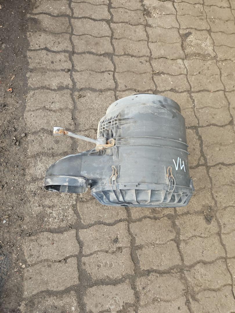 корпус воздушного фильтра Volvo FH 3 поколение 2013, 12.8 л., D13C500, дизель, АКПП, белый, правый руль, 21121787, 21115476, 21115481 - фото №1