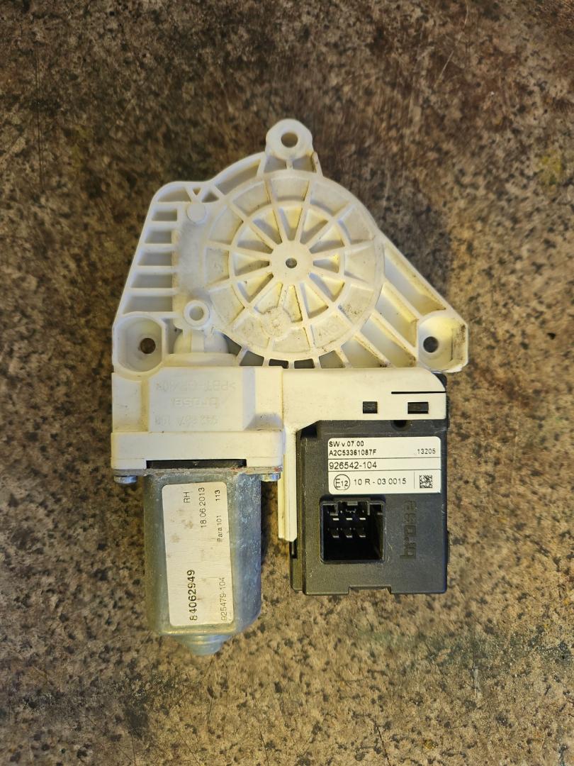 моторчик стеклоподъемника Volvo FH 3 поколение 2013, 12.8 л., D13C460, дизель, АКПП, белый, правый руль, 84062949 - фото №1