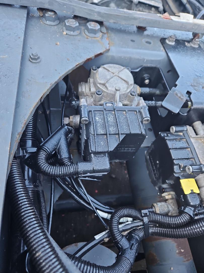 кран модулятор EBS DAF XF 106 1 поколение 2019, MX-13, АКПП, белый, правый руль, 2047120 - фото №1