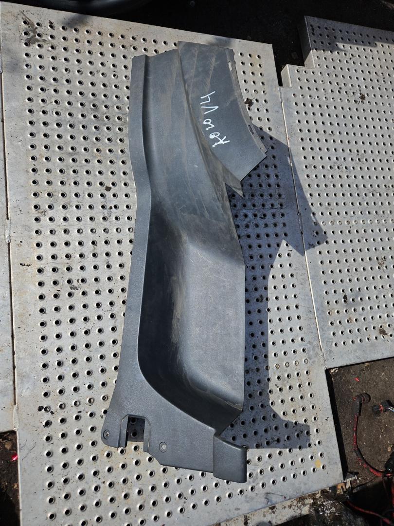 накладка подножки Volvo FH 3 поколение 2013, 12.8 л., D13C500, дизель, АКПП, белый, правый руль, 82819482 - фото №1