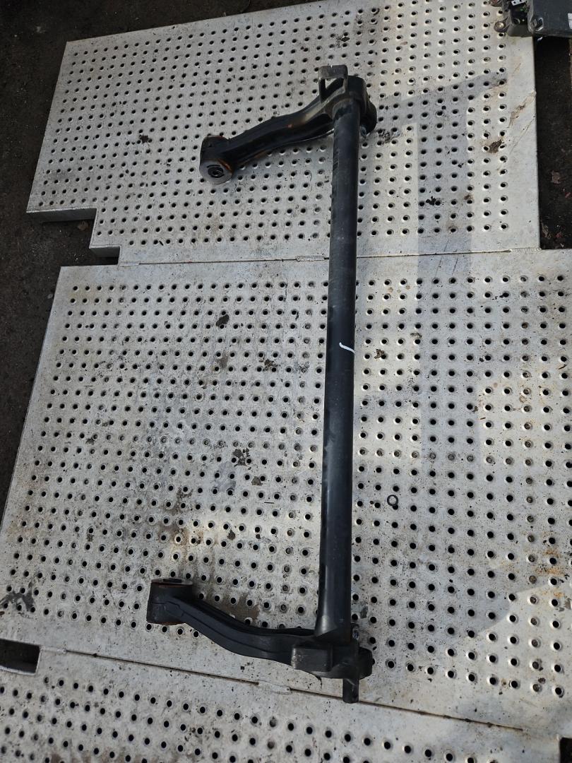 торсион кабины MAN TGX 1 поколение 2018, 12.4 л., D 2676 LF 52, дизель, АКПП, белый, правый руль, 81417156015, 81417156016, 81417156019 - фото №1