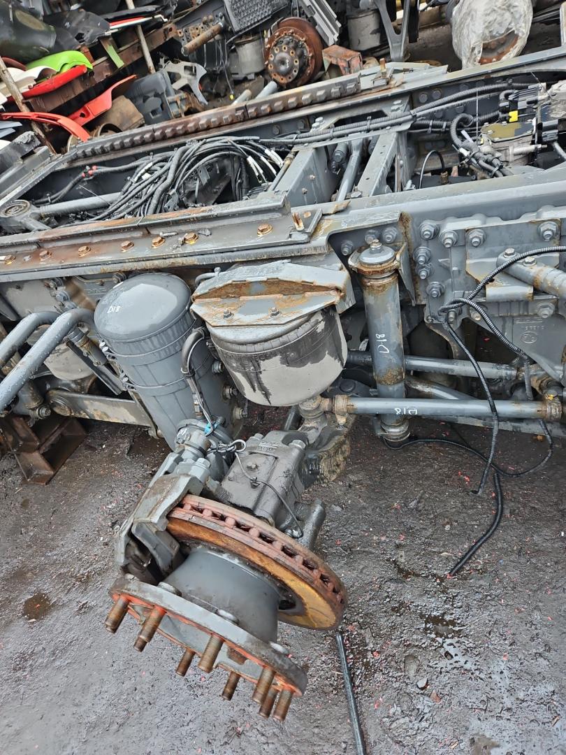 мост дополнительный (ленивец) DAF XF 106 1 поколение 2019, MX-13, АКПП, белый, правый руль, 1862301, 2019789, 2234003, 2416735, 2416736, 2047455, 2139547, 2139548, 2181042, 2469168, 2175416, 2175417, 2118348, 2122626, 2122625, 2389774, 2302399, 2124392, 2137345, 2302398, 2469180, 2312690, 2119621, 2273496, 2273497 - фото №1