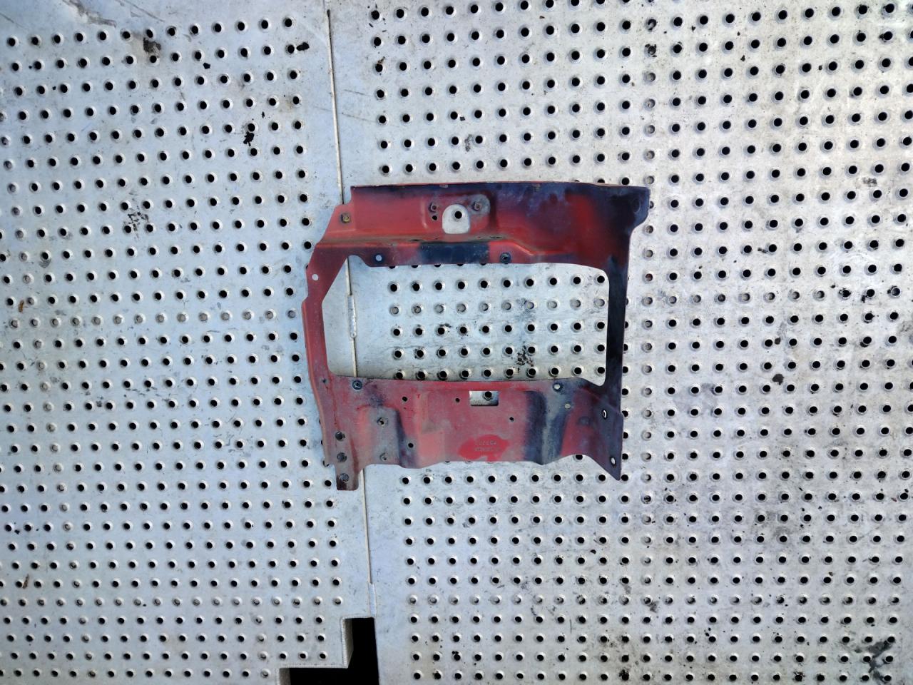 крепление фары правой Scania R 3 поколение 2012, 11.7 л., HPi, DC 12.15, дизель, АКПП, белый, правый руль, 1853355 - фото №1