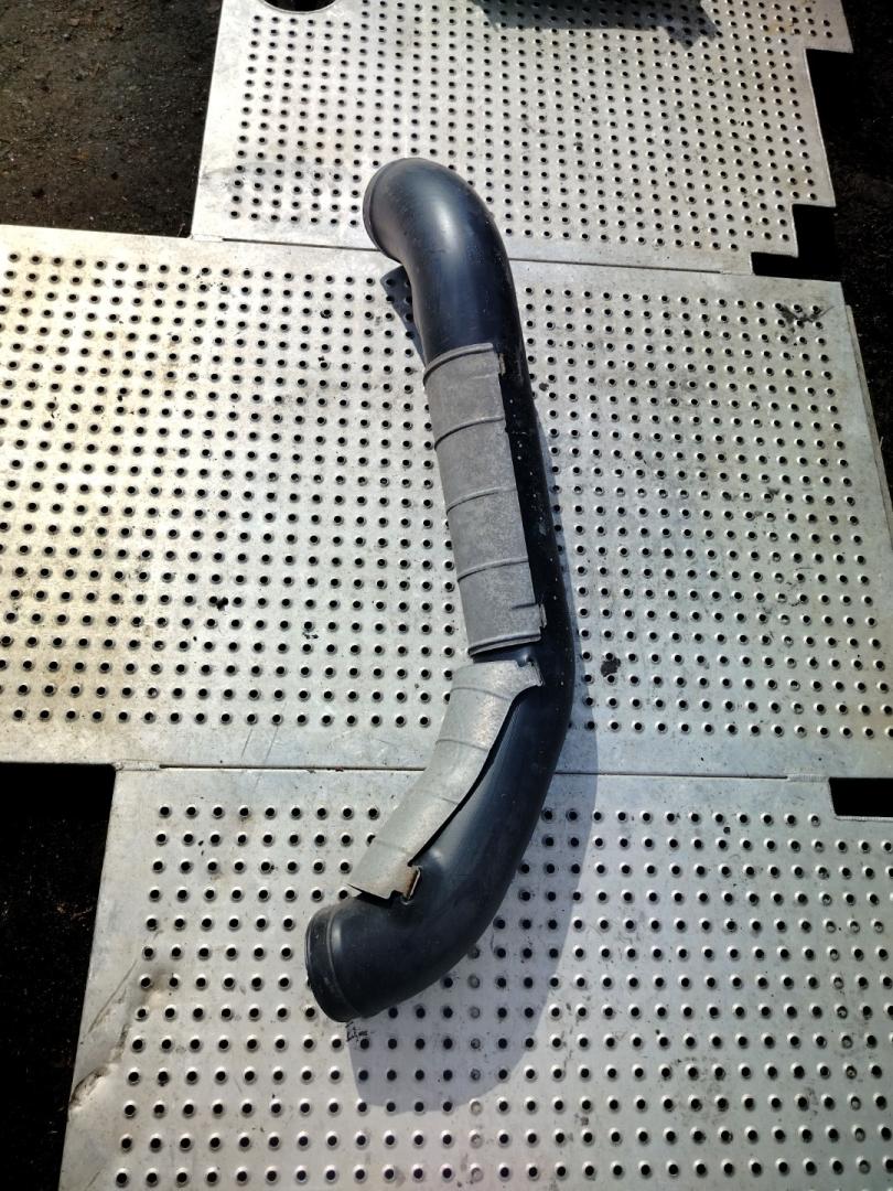 воздухозаборник Volvo FH 3 поколение 2013, 12.8 л., D13C460, дизель, АКПП, белый, правый руль, 20551487, 21115482 - фото №1