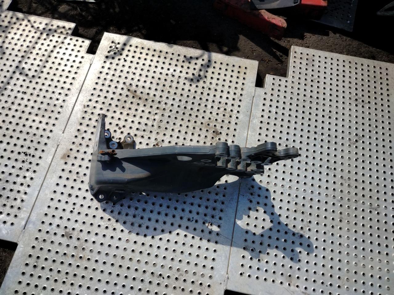 кронштейн рессоры Mercedes-Benz Actros 4 поколение (MP4) 2017, om471.926, дизель, МКПП, белый, правый руль, A9603224001, A9603223801 - фото №1