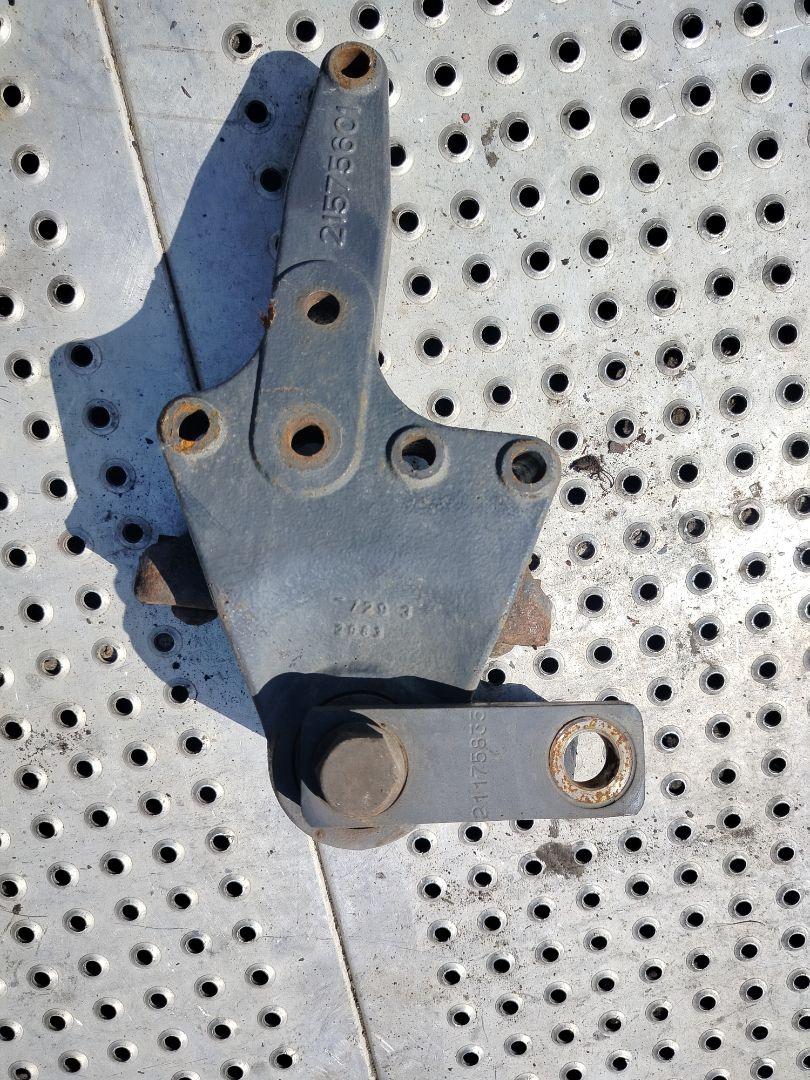 кронштейн рессоры Volvo FH 3 поколение 2014, АКПП, белый, правый руль, 21575601 - фото №1