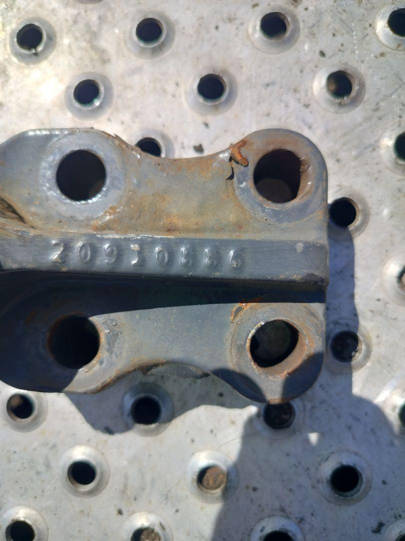 крепление амортизатора Volvo FH 3 поколение 2014, АКПП, белый, правый руль, 20910886 - фото №1