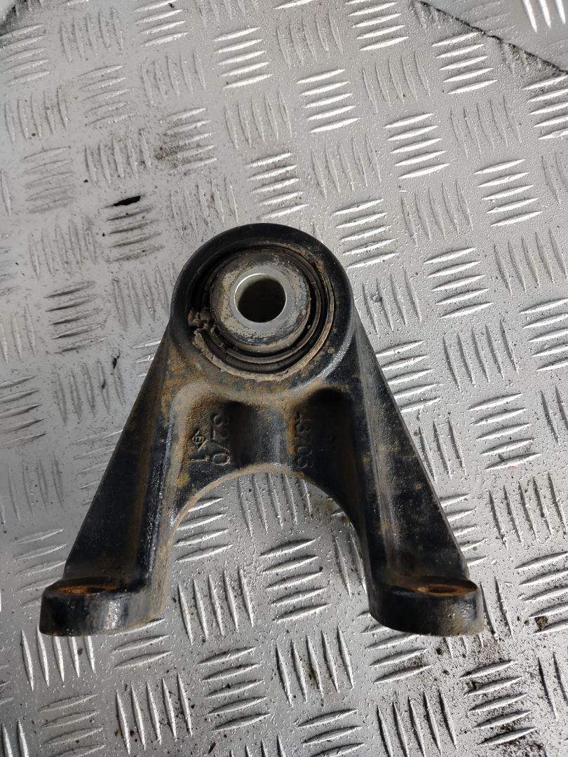 крепление стабилизатора / втулки стабилизатора MAN TGX 1 поколение 2017, 12.4 л., D 2676 LF 52, дизель, АКПП, белый, правый руль, 81437053270 - фото №1