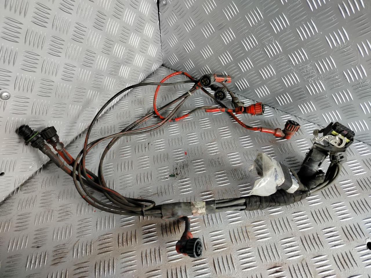 проводка Volvo FH 3 поколение 2013, 12.8 л., D13C460, дизель, АКПП, красный, правый руль - фото №1