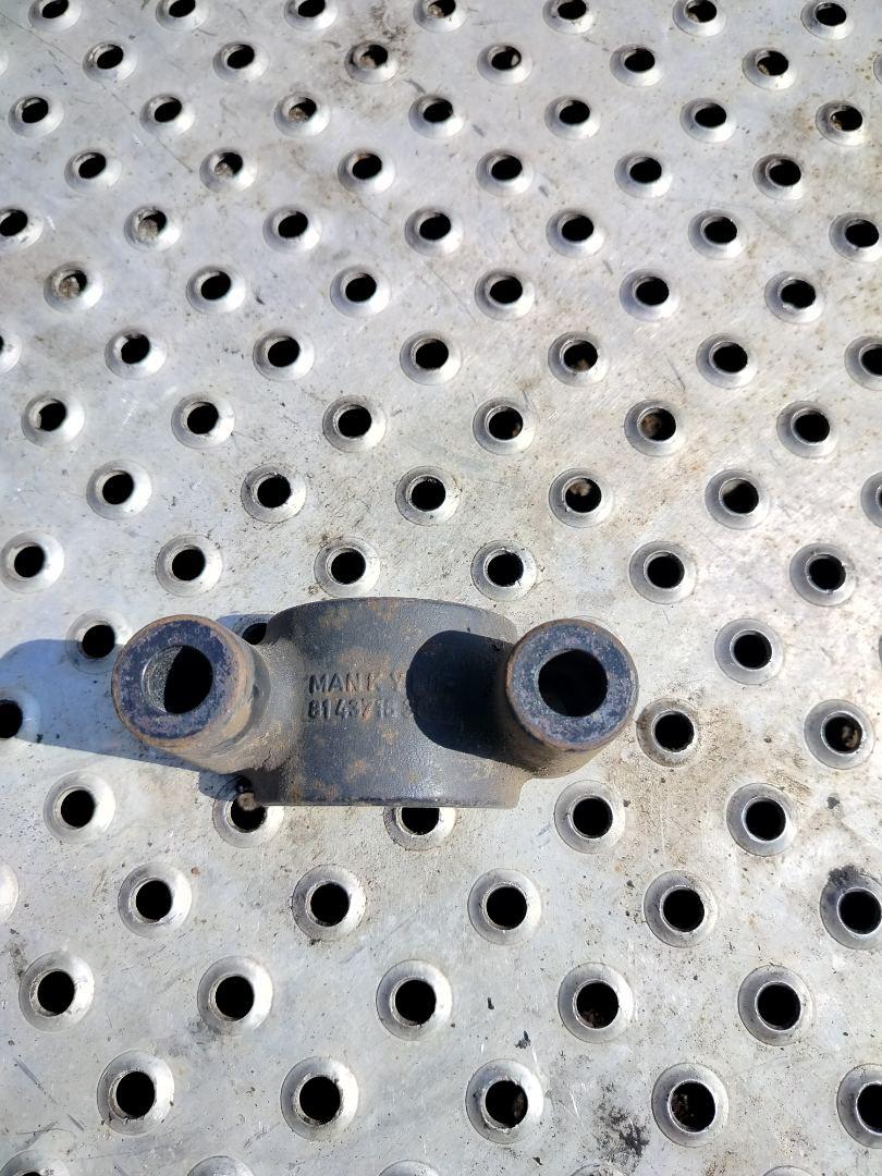 крепление стабилизатора / втулки стабилизатора MAN TGX 1 поколение 2017, 12.4 л., D 2676 LF 51, дизель, АКПП, белый, правый руль, 81437180059 - фото №1