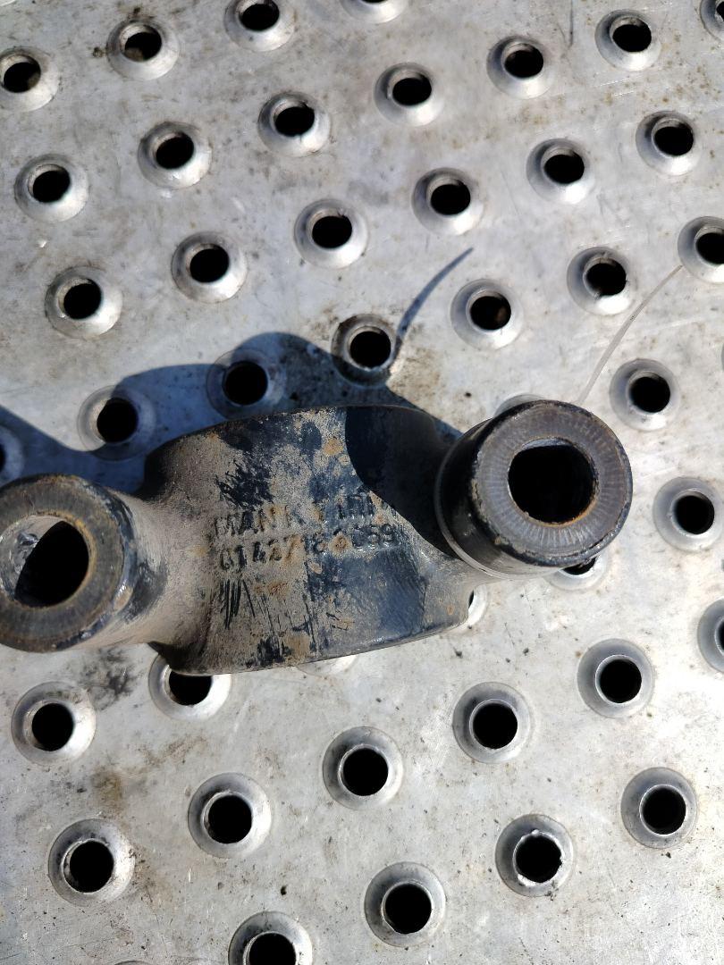 крепление стабилизатора / втулки стабилизатора MAN TGX 1 поколение 2017, 12.4 л., D 2676 LF 51, дизель, АКПП, белый, правый руль, 81437180059 - фото №1