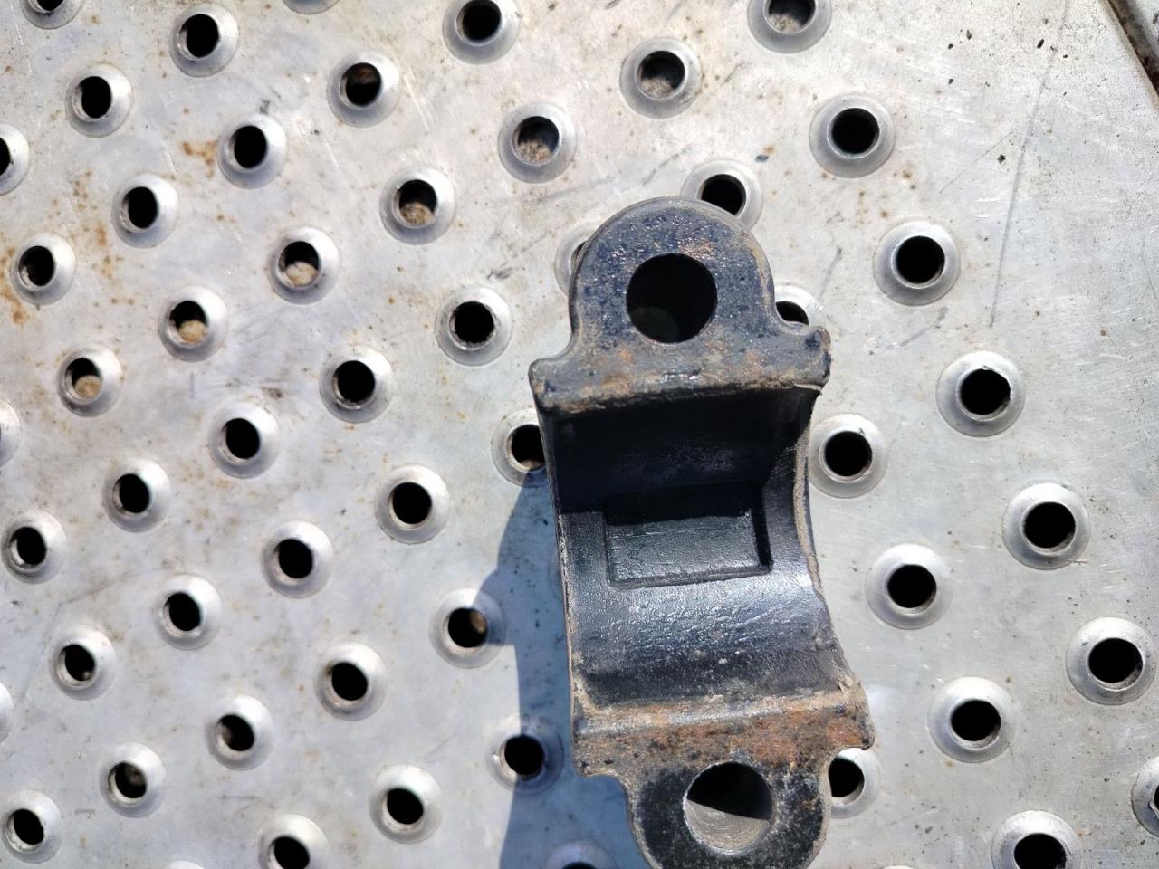 крепление стабилизатора / втулки стабилизатора MAN TGX 1 поколение 2017, 12.4 л., D 2676 LF 51, дизель, АКПП, белый, правый руль, 81437180059 - фото №1