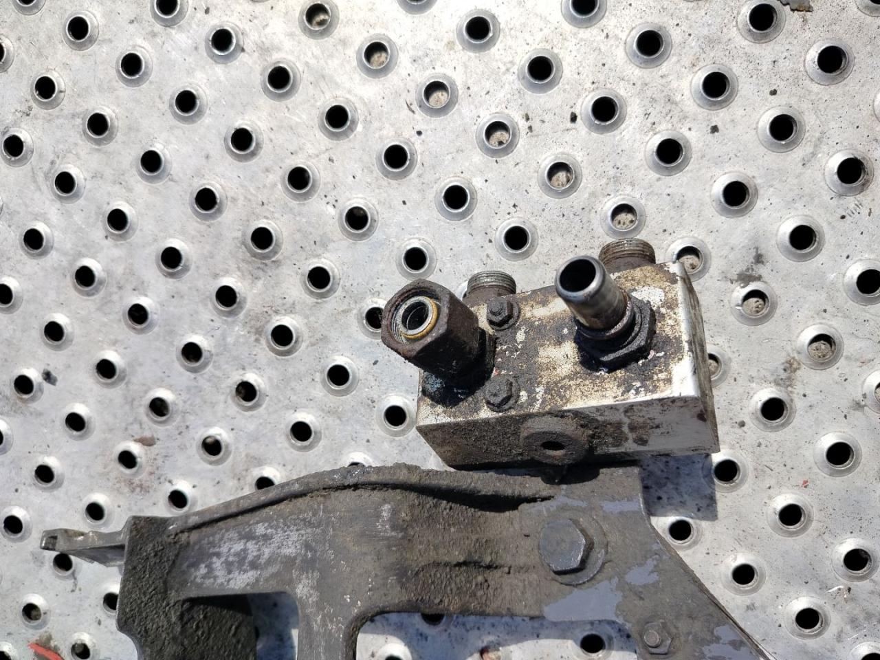 кронштейн гидроусилителя Volvo FH 3 поколение 2013, 12.8 л., D13C460, дизель, АКПП, красный, правый руль, 21468479 - фото №1