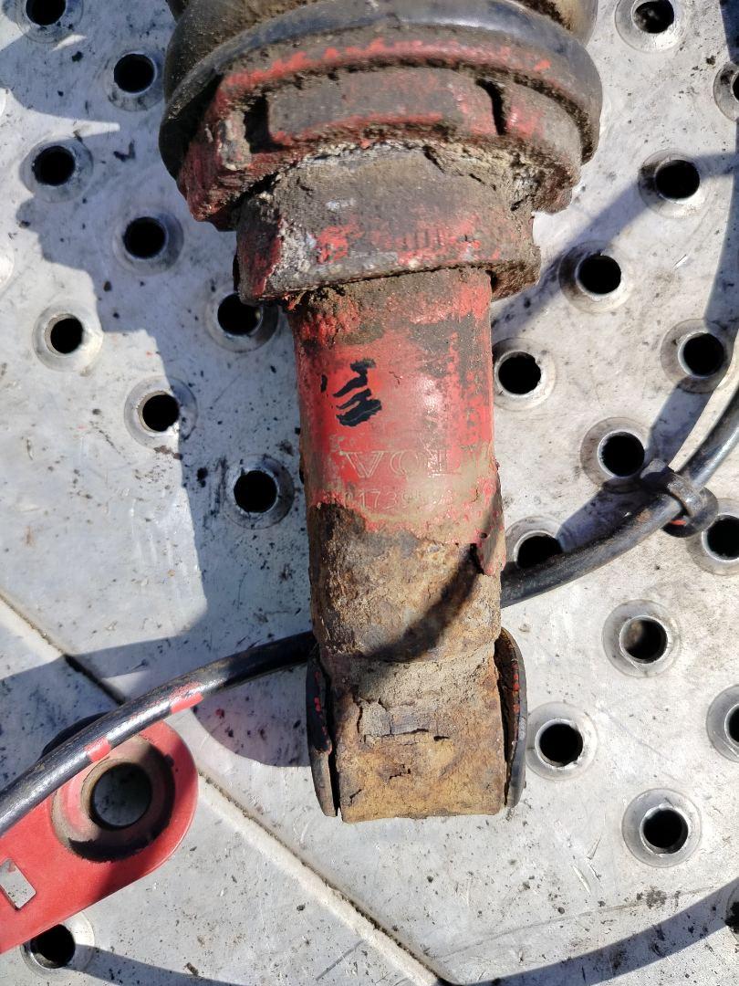 амортизатор кабины Volvo FH 3 поколение 2013, 12.8 л., D13C460, дизель, АКПП, красный, правый руль, 21739593 - фото №1