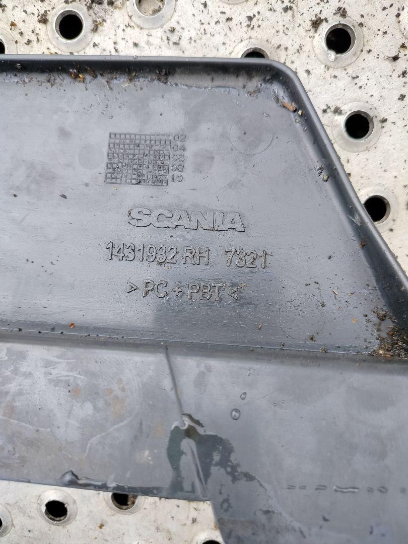 накладка колесной арки правый Scania G 2 поколение 2013, 12.7 л., DC 13.112, дизель, красный, правый руль, 1431932 - фото №1