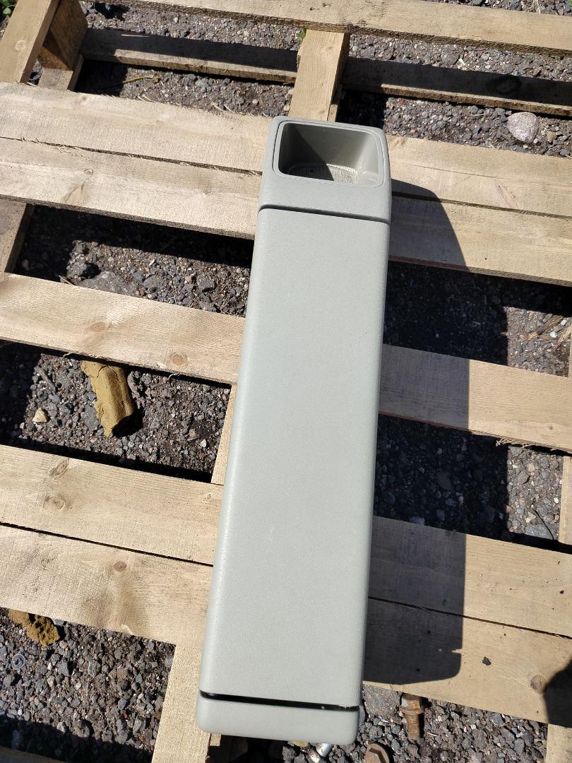 вещевой отсек Volvo FH 3 поколение 2013, 12.8 л., D13C500, дизель, АКПП, белый, правый руль, 84001997, 84001999 - фото №1