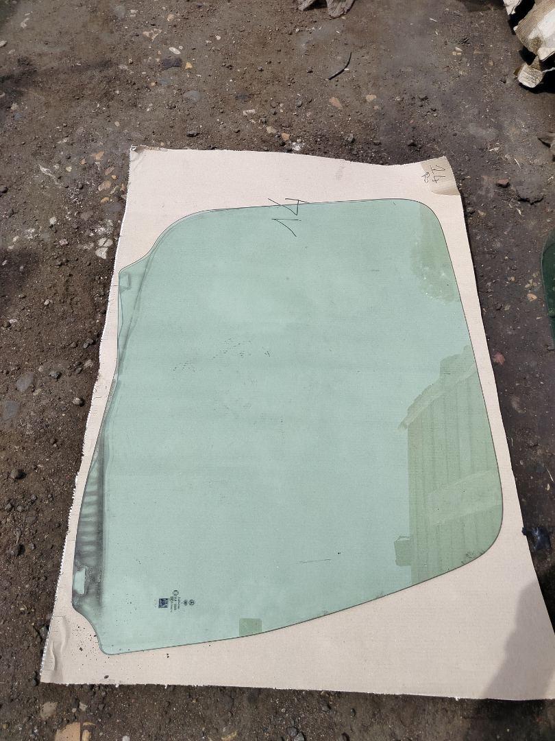 стекло (иные) Mercedes-Benz Actros 4 поколение (MP4) 2014, 12.8 л., OM 471.900, дизель, белый, правый руль, A9607200318 - фото №1